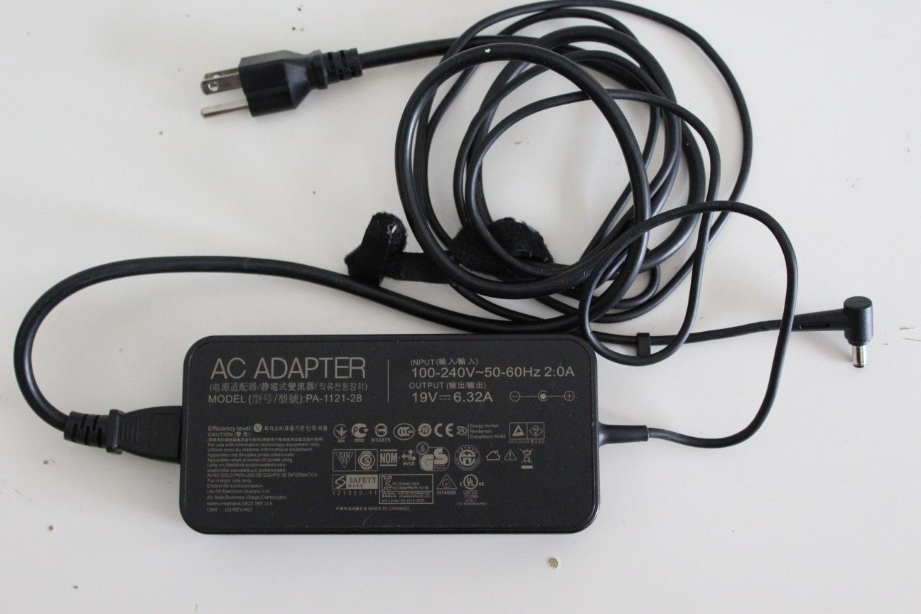 Asus Laptop AC Adapter 100-240V 50-60Hz 2.0A 19V 6.32A PA-1121-28