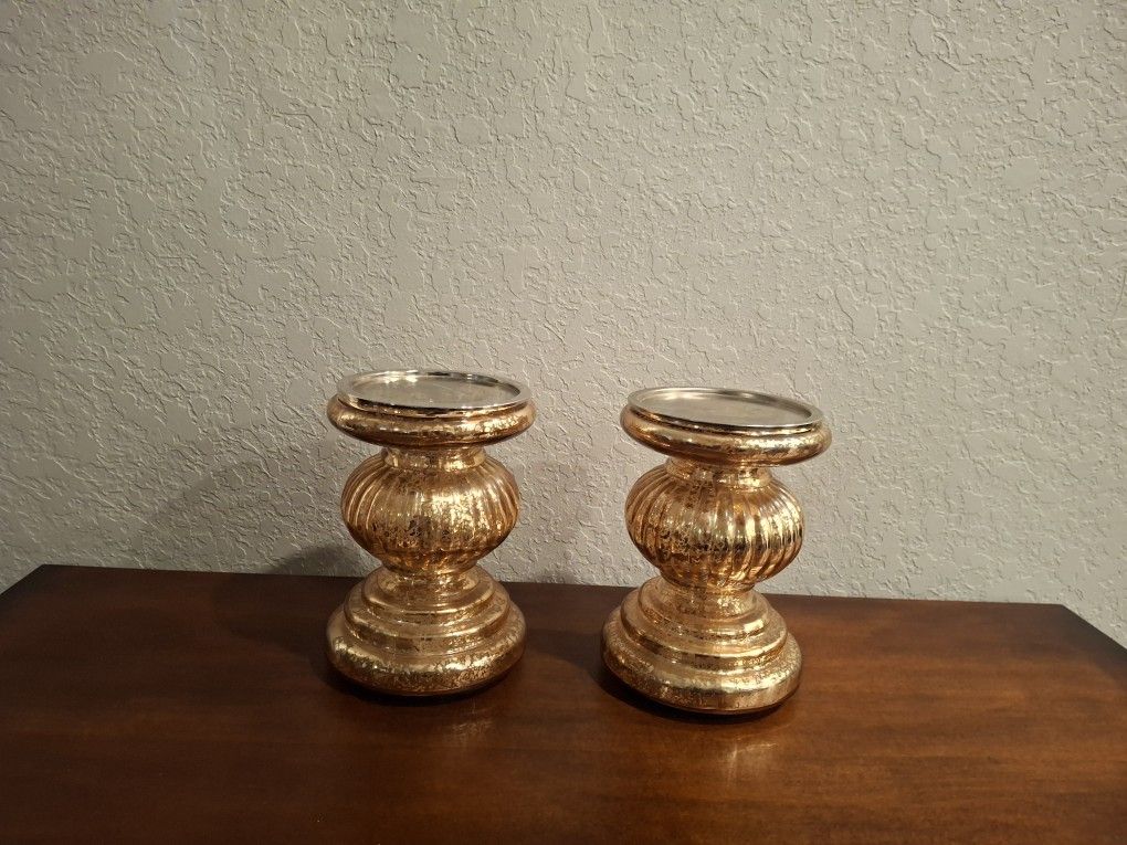 GOLD GLASS CANDLE HOLDERS SET(SERIOUS BUYERS ONLY PLEASE 🙏🏻)READ FULL DESCRIPTION BEFORE ASKING PLEASE 🙏🏻 IF IT'S POSTED IT'S AVAILABLE 👀 