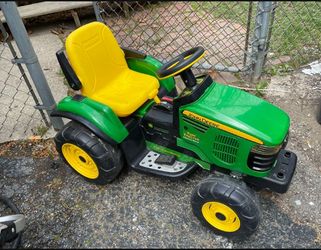 🚜John Deere tractor big wheel