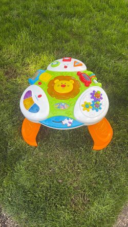 Baby play table good condition English /French $3