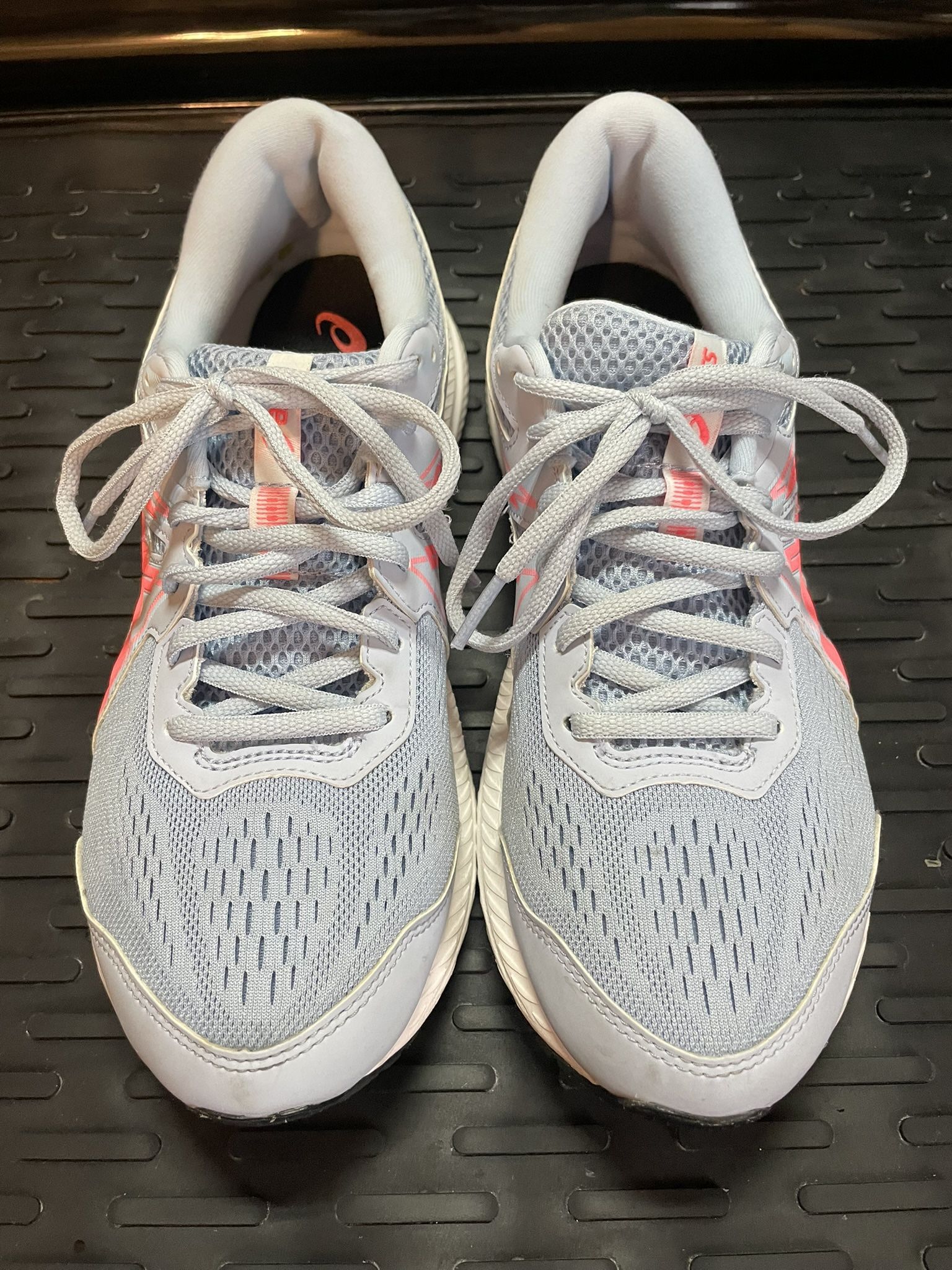 Women’s ASICS Size 11