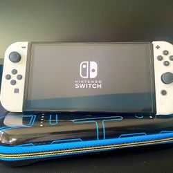 Nintendo Switch OLED + Case - 256GB 
