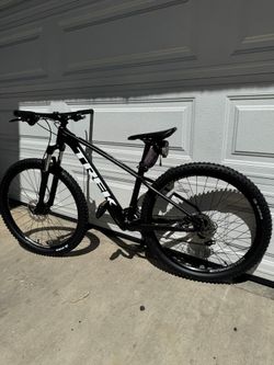 Trek marlin 5 Size adult small