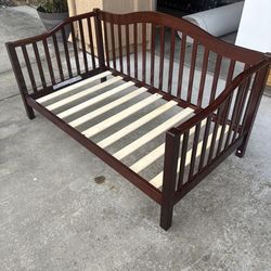 Wood Toddler Day Bed Frame