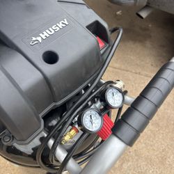Husky 20 Gal Air Try Before You Buy/ Puedes Calar Antes De Comprar