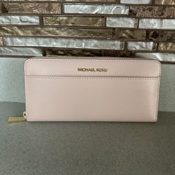 BRAND NEW MICHEL KORS SOFT PINK AND GOLD WALLET  8x4x1