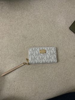Michael Kors wristlet