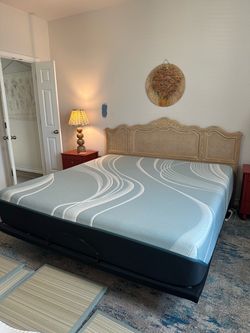Tempur-pedic luxe adapt medium hybrid mattress and adjustable frame