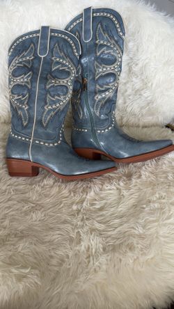 Women  Cowboy boots size 7.5