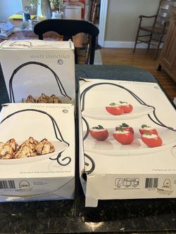 Serving Plates With Stand