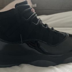 Jordan 11 Retro Cap And Gown