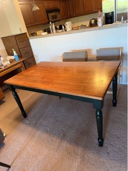 Dining table and 6 Chairs