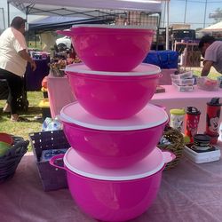 Tupperware bowls set