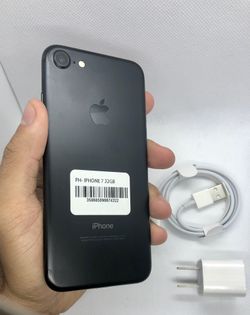 iPhone 7 - 32gb (FULLY UNLOCKED)