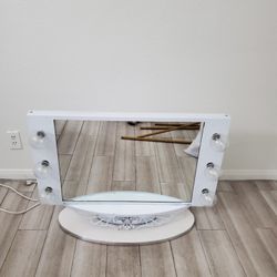 Beautiful Vanity Girl Mirror Moving Must Sell 