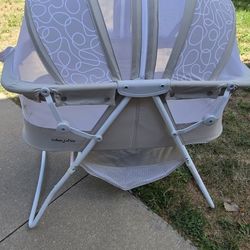 Dreams On Me Travel Baby Bassinet