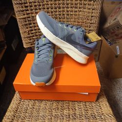 Nike Run Swift Men's Size 10 And 9 