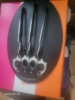 Wolverine claw