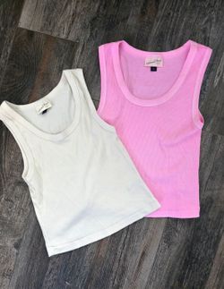 2 Womens Tank Tops Size Medium