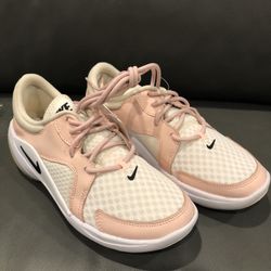 Brand New Nike Women’s Air Joyride - Size 7