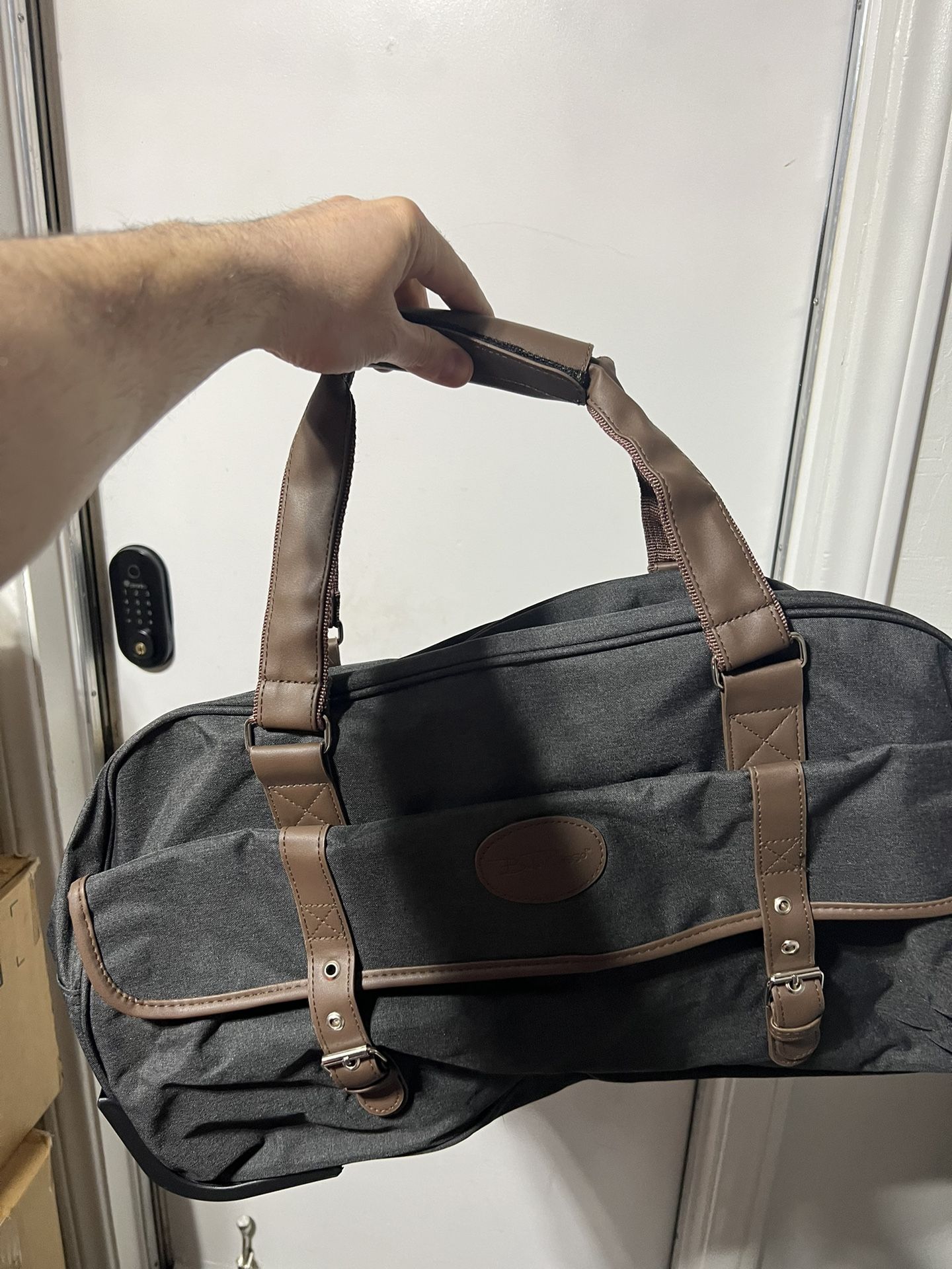 New Duffle Bag With Roller 