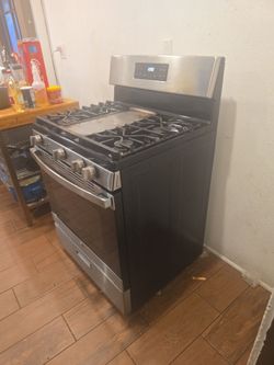 Estufa,cama y la secadora en buena condición
