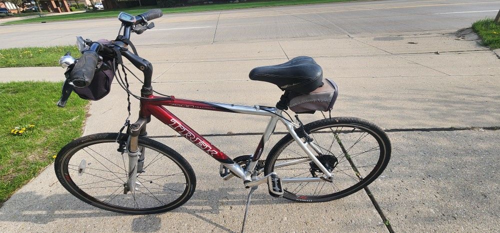 TREK 7500 MULTITRACK HYBRID MOUNTAIN BIKE