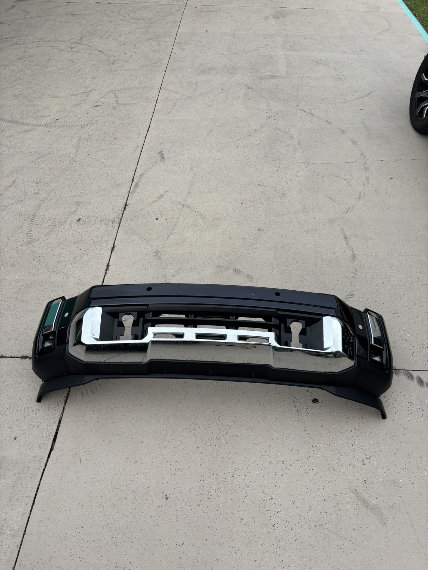 2025 GMC 2500 Denali Front Bumper