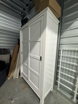 Wardrobe closet