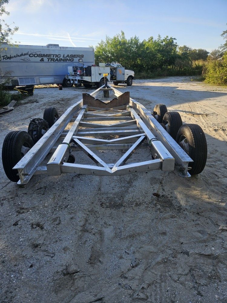 ALUMINUM SLIDE ON FITS UP TO 40FT BOAT 3500$ OBO