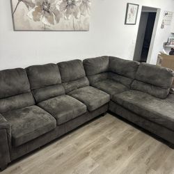 Couch With Recliner 