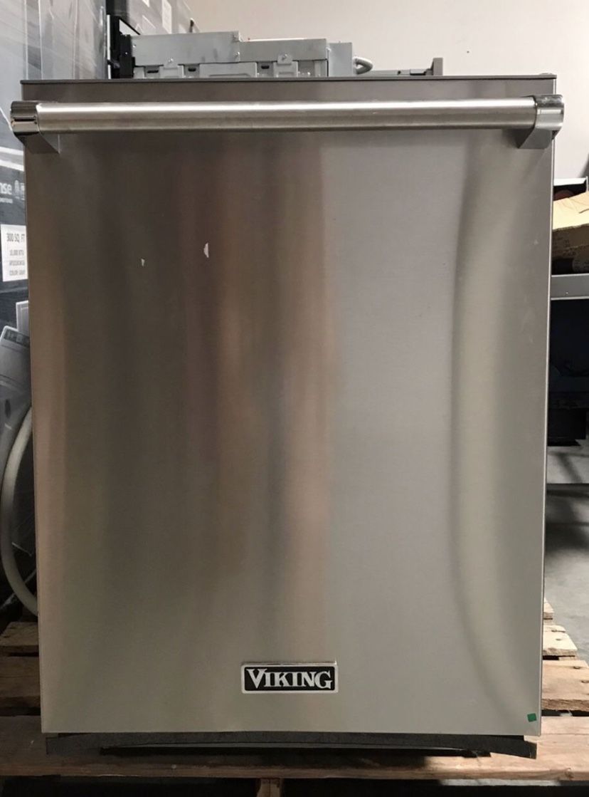 Viking 24” Built In Dishwasher With Water Softener Model VDWU524WSS