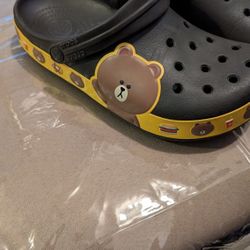 Crocs Size 6 Men & Size 8 Women