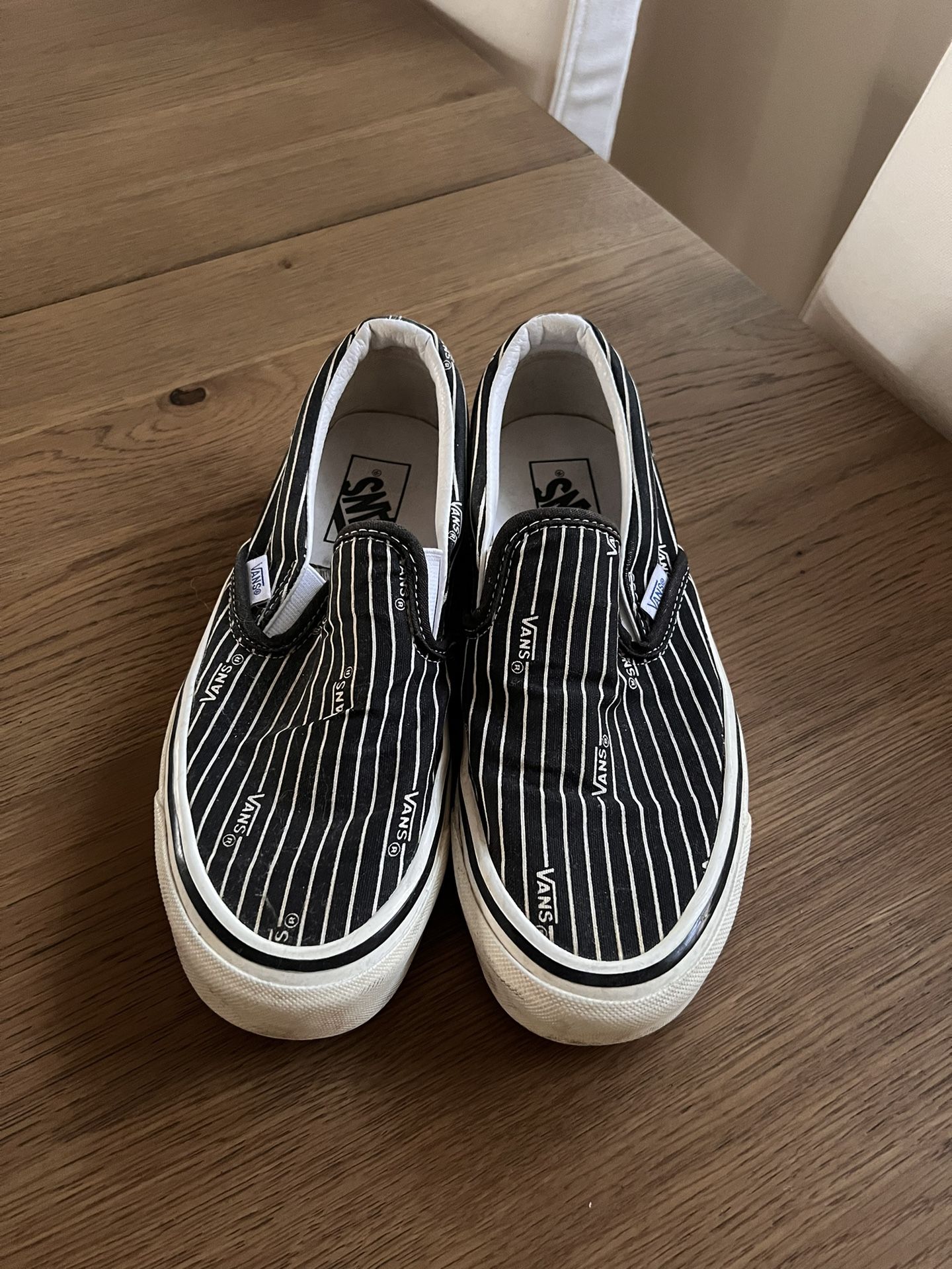 Black & White Vans Shoes – Size 8