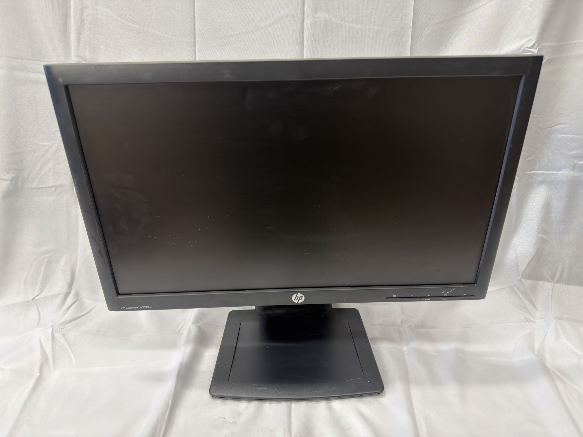 Used 21.5” HP LA2206x Monitor