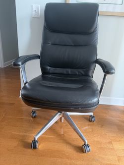 Executive Desk Chair/ Office Chair 