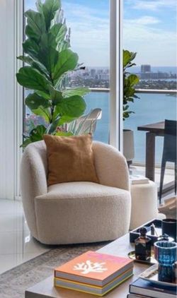 Modern Ivory Bouclé Accent Chair – Excellent Condition
