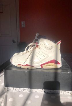Maroon 6’s, size 10. They’re in great condition, looking for 150
