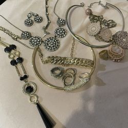 ALOT of Jewelry 6 Or 7 Different Sets All For 30$