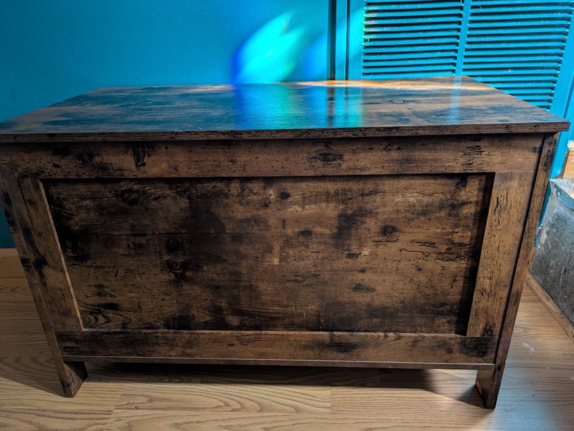 Storage Chest / Coffee Table / Trunk