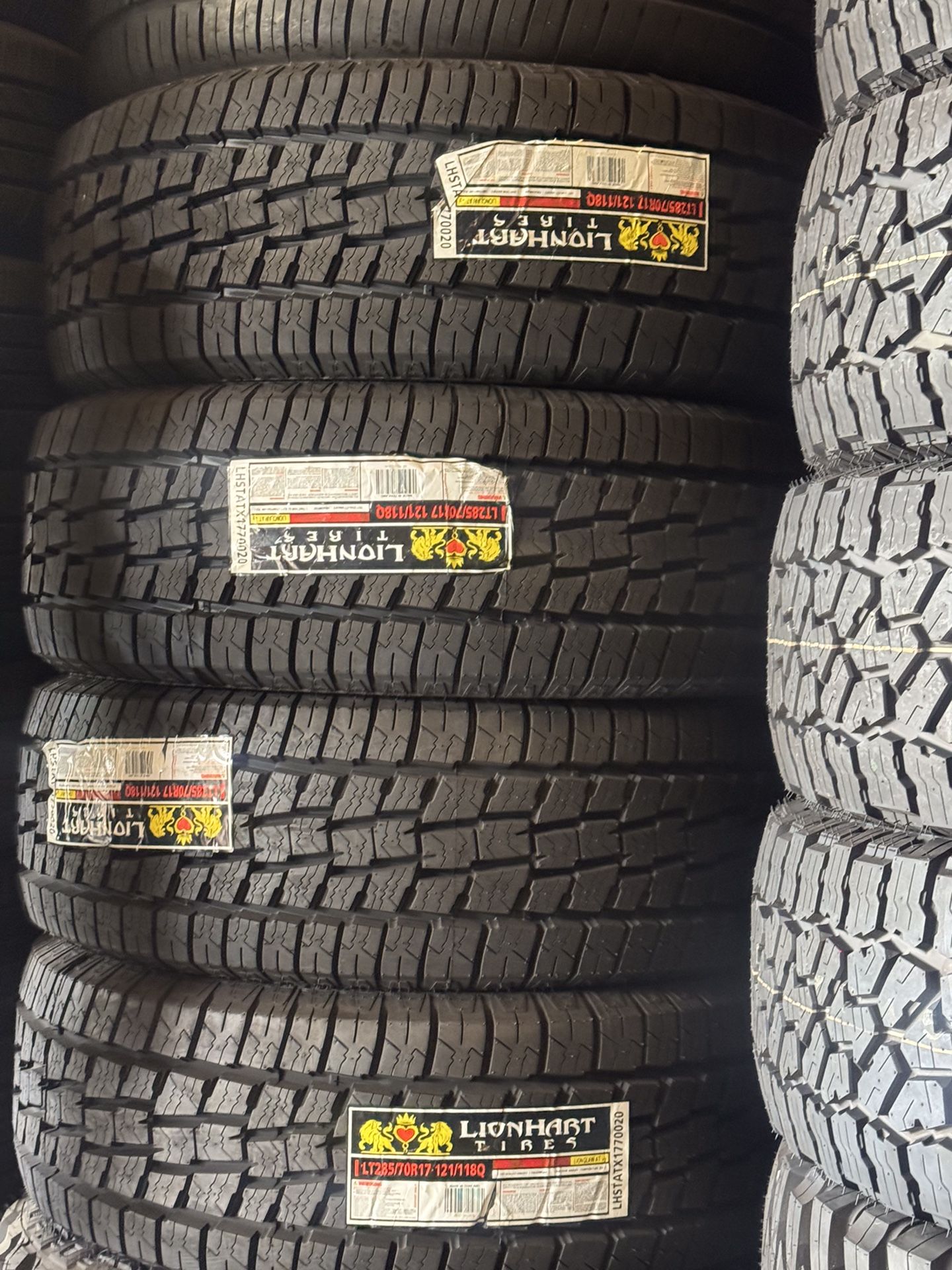 LT285/70R17 Lionhart Tires