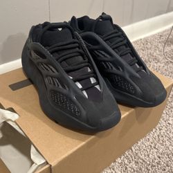Yeezy 700 Womens Running Shoe 