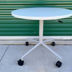 Safco 30" Round Hydraulic Lift Table on Wheels
