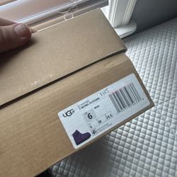 Uggs Size 6 In Women 