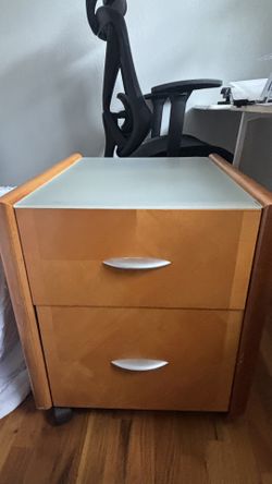 Wood file cabinet - 2 Drawers (on Wheels)