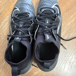 Men’s black Nike cleats