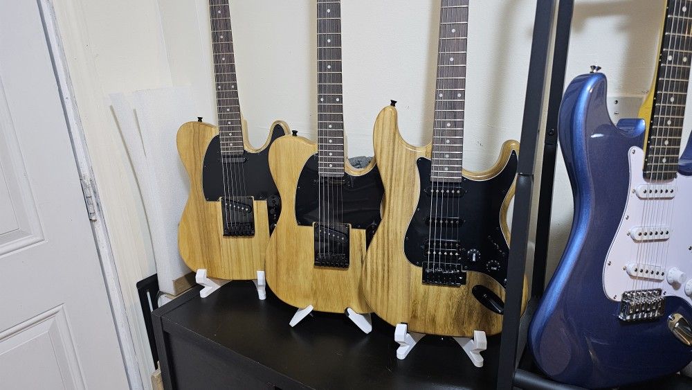 Electric Guitar With Bag And Accessories 