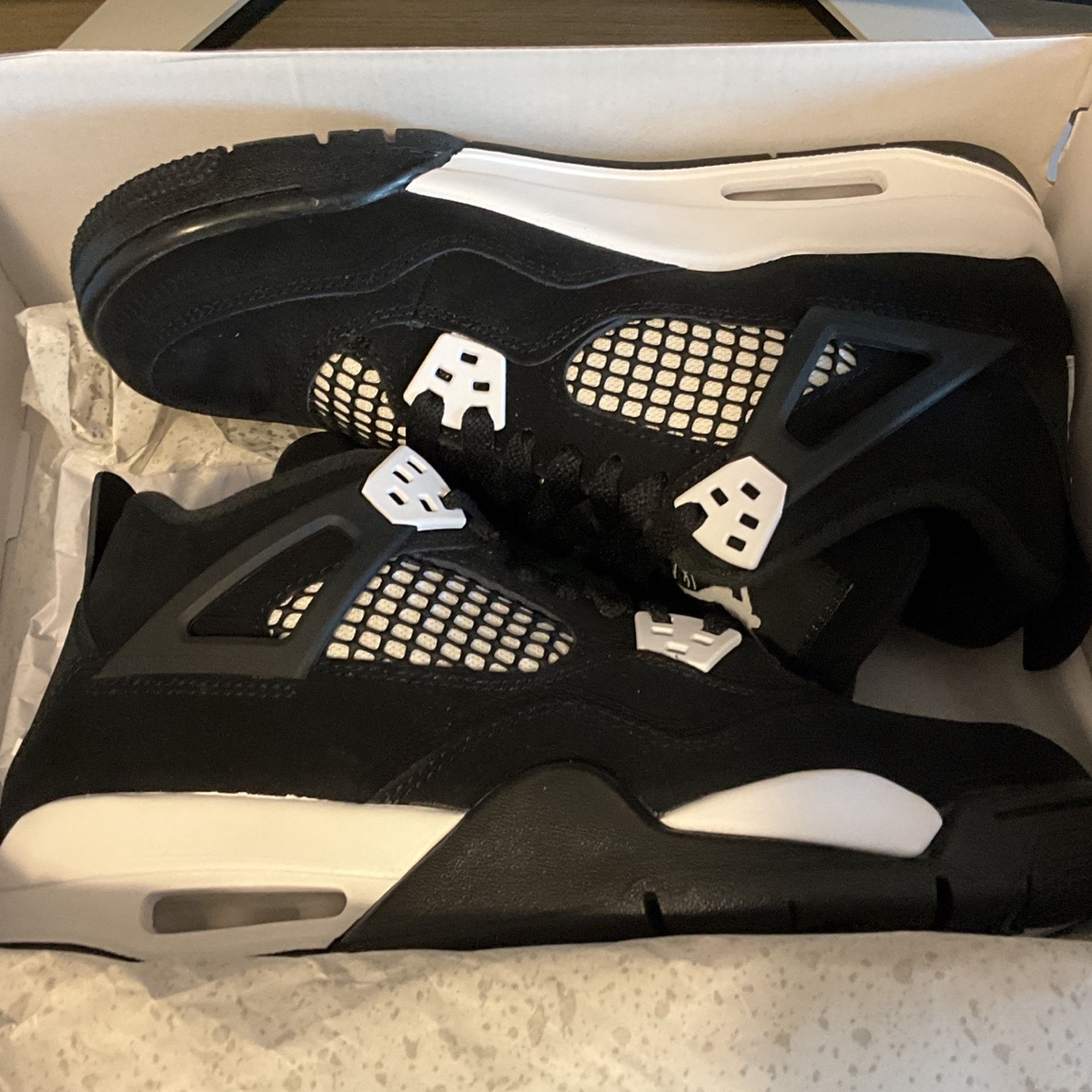 Jordan 4 White thunders