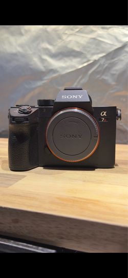 Sony A7R III Mint (Shutter Count 8,391) w/ RRS L Bracket