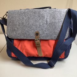 Warner Brothers Messenger Bag / Laptop Bag Carrying Case for 13" Laptop